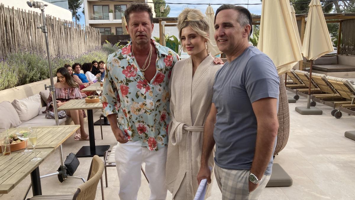 Til und Luna Schweiger mit Mike Hatton im &quot;Barefoot Hotel&quot; in Portocolom.