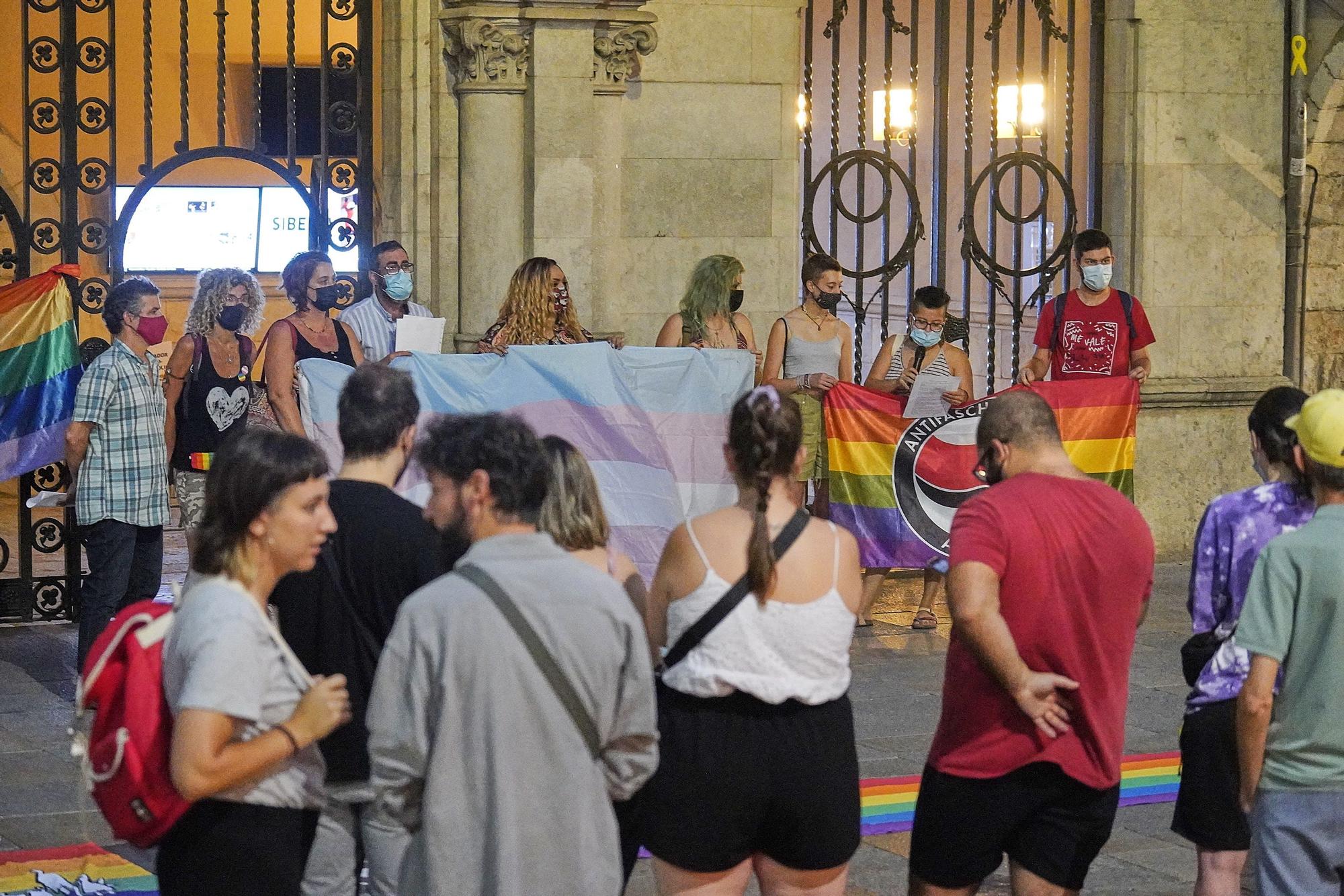 Concentració a Girona contra les agressions al col·lectiu LGTBI