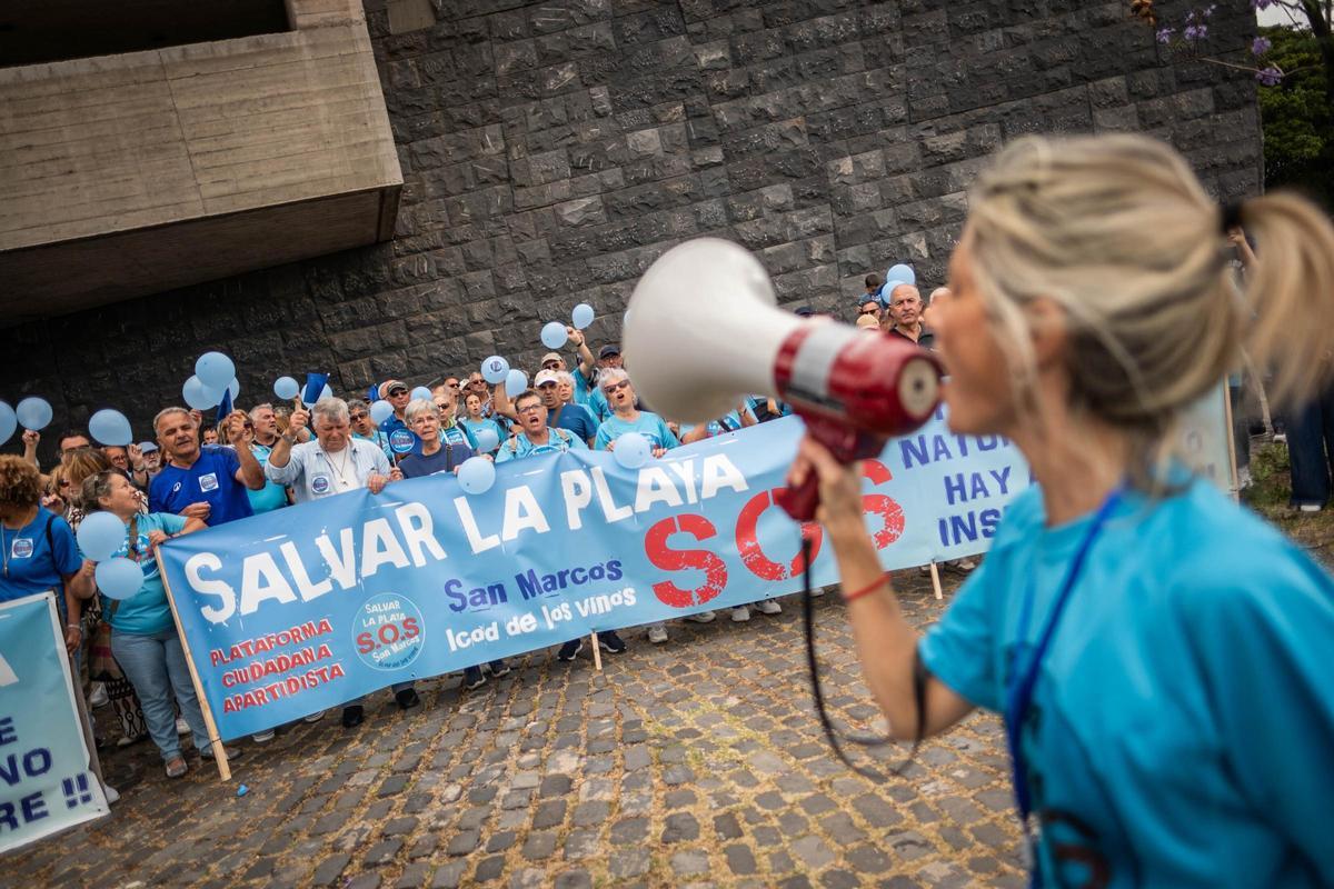 Manifestación de la plataforma ciudadana SOS Playa de San Marcos