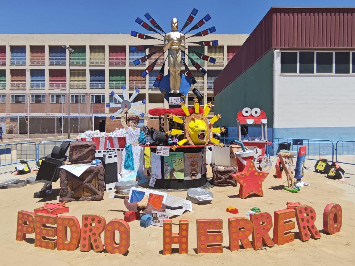 Hoguera del colegio Pedro Herrero, ganadora en categoría infantil