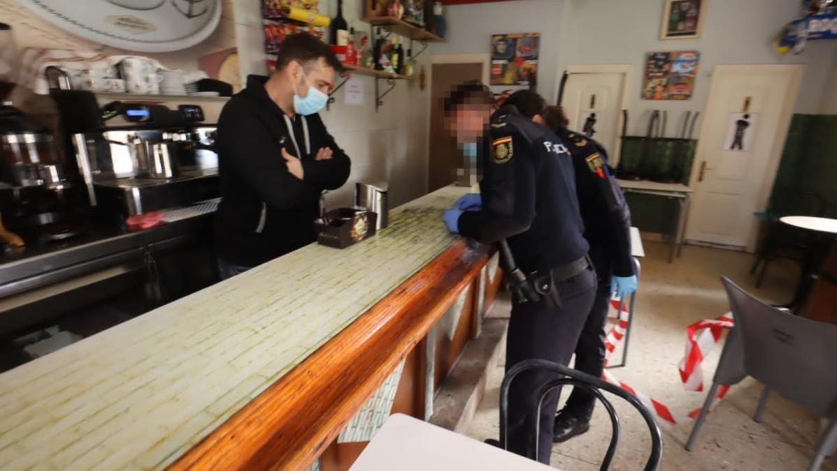 Roban 300 euros a un hostelero de Badajoz tras amenazarlo con un arma blanca