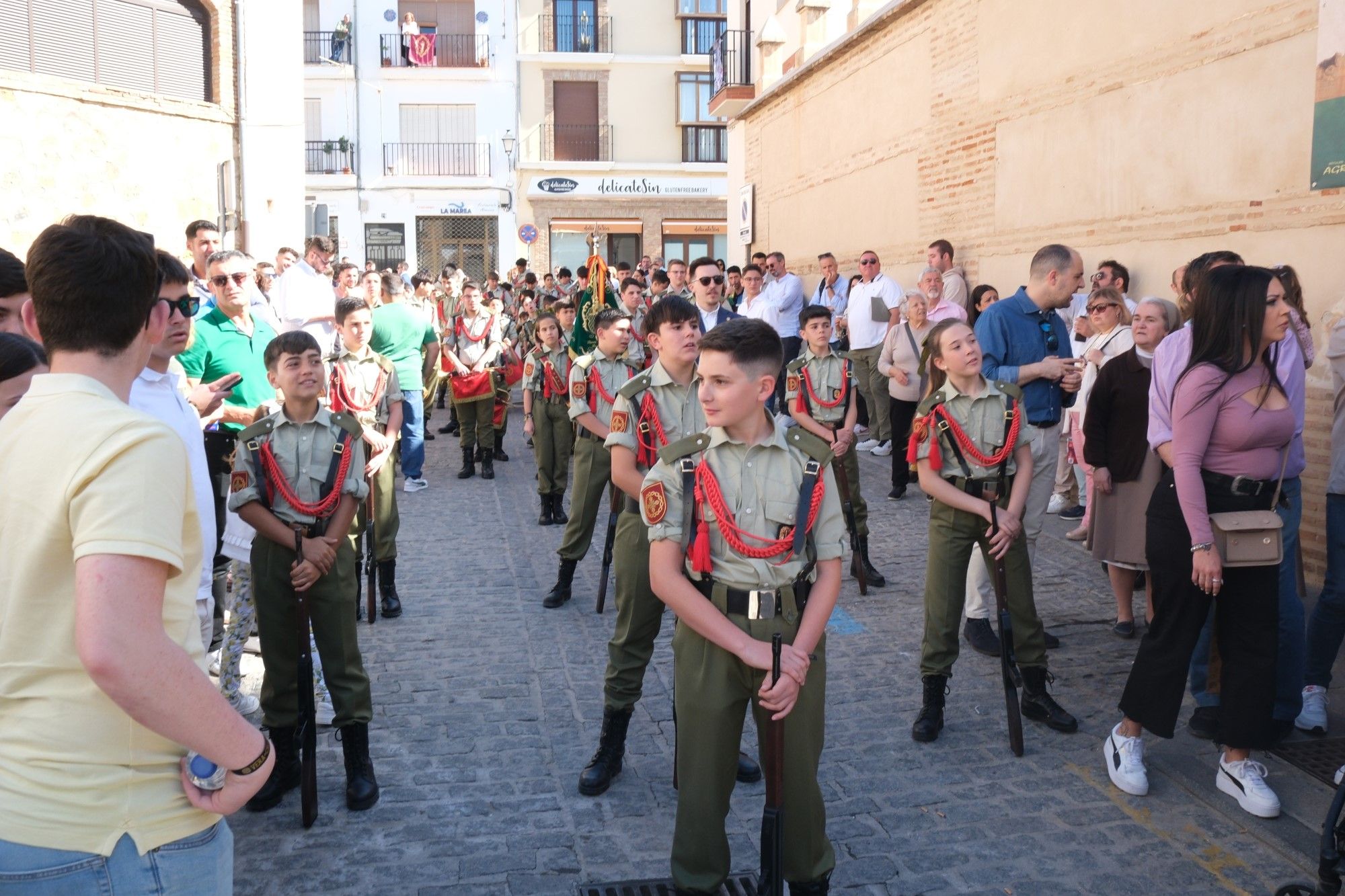 Concentración de tronos chicos en Antequera