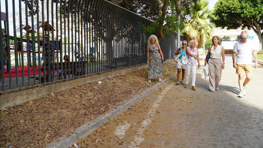 El PSOE de Málaga pide un nuevo acerado en Parque Mediterráneo para evitar accidentes