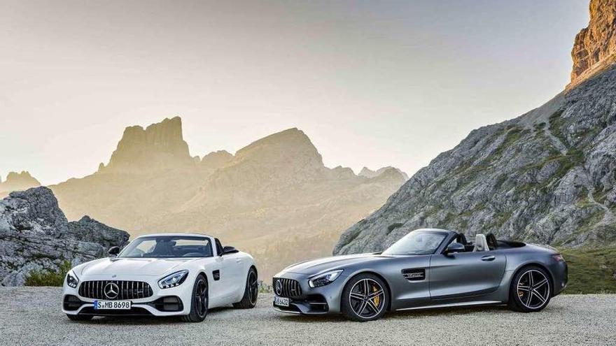Mercedes-AMG presenta dos versiones roadster fascinantes del deportivo biplaza. // FDV