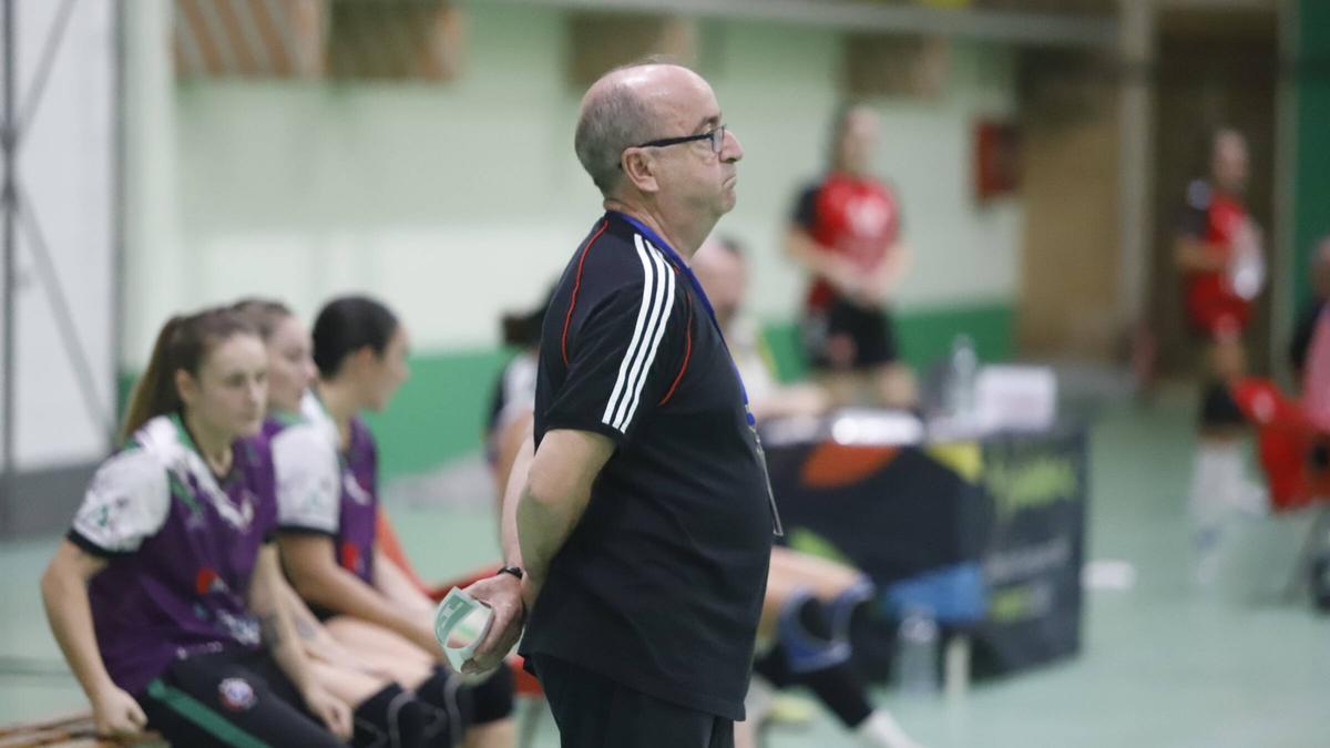 Rafa Moreno, técnico del Rahi Sepisur Adesal, durante un encuentro de esta temporada.