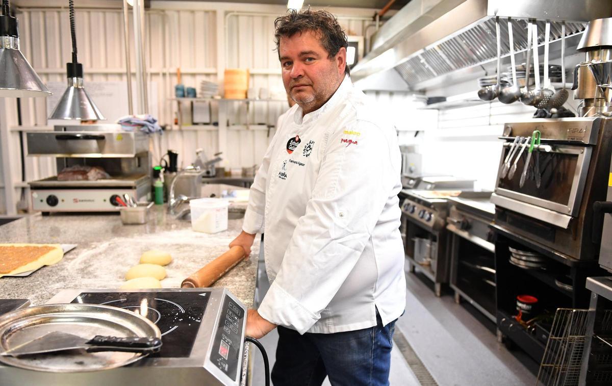 El chef Caco Agrasar en su cocina