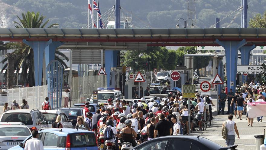 Revuelta policial por la laxitud de los controles en Gibraltar: “Han entrado 140 militares ‘sospechosos’ este año”