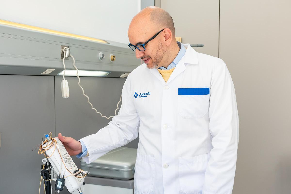 Dr. Cristian Sánchez in der Schlafabteilung des Juaneda Hospital Miramar.