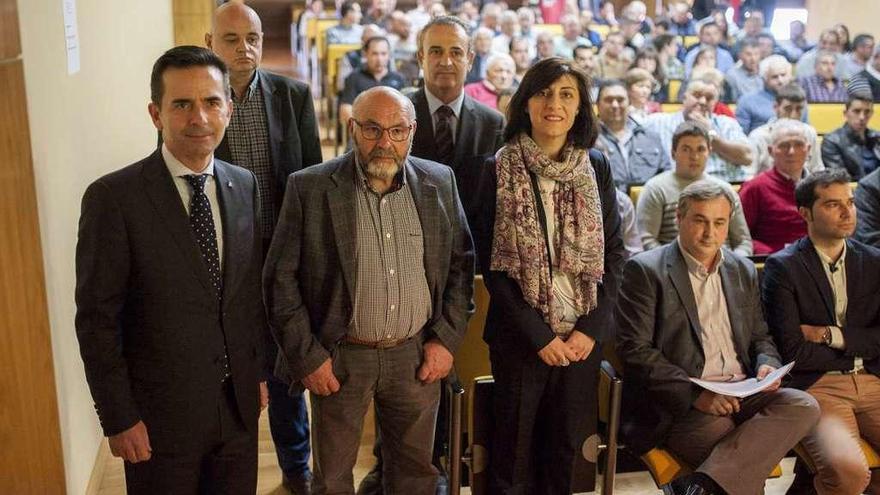 Partícipes del proyecto, con la conselleira de Medio Rural, Ángeles Vázquez, ayer, en el CTC. // Brais Lorenzo