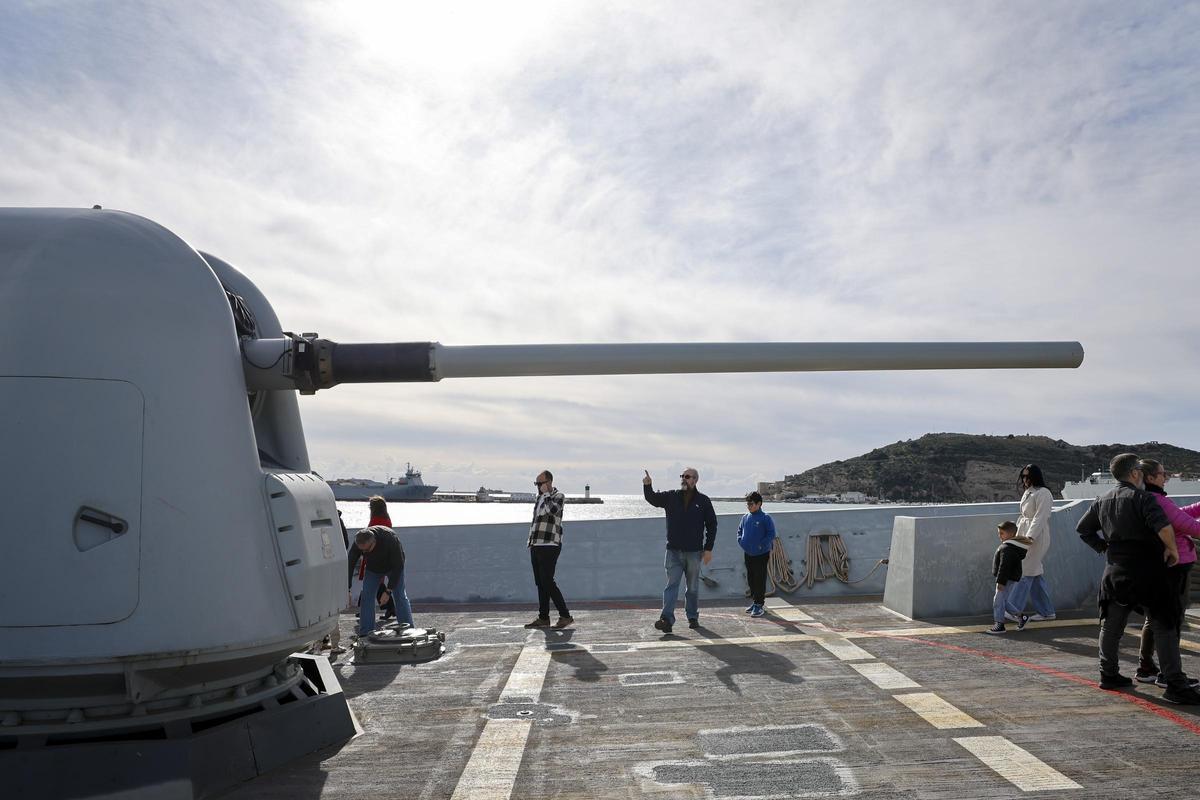 Las fotos de la fragata Álvaro de Bázan durante su visita a Cartagena