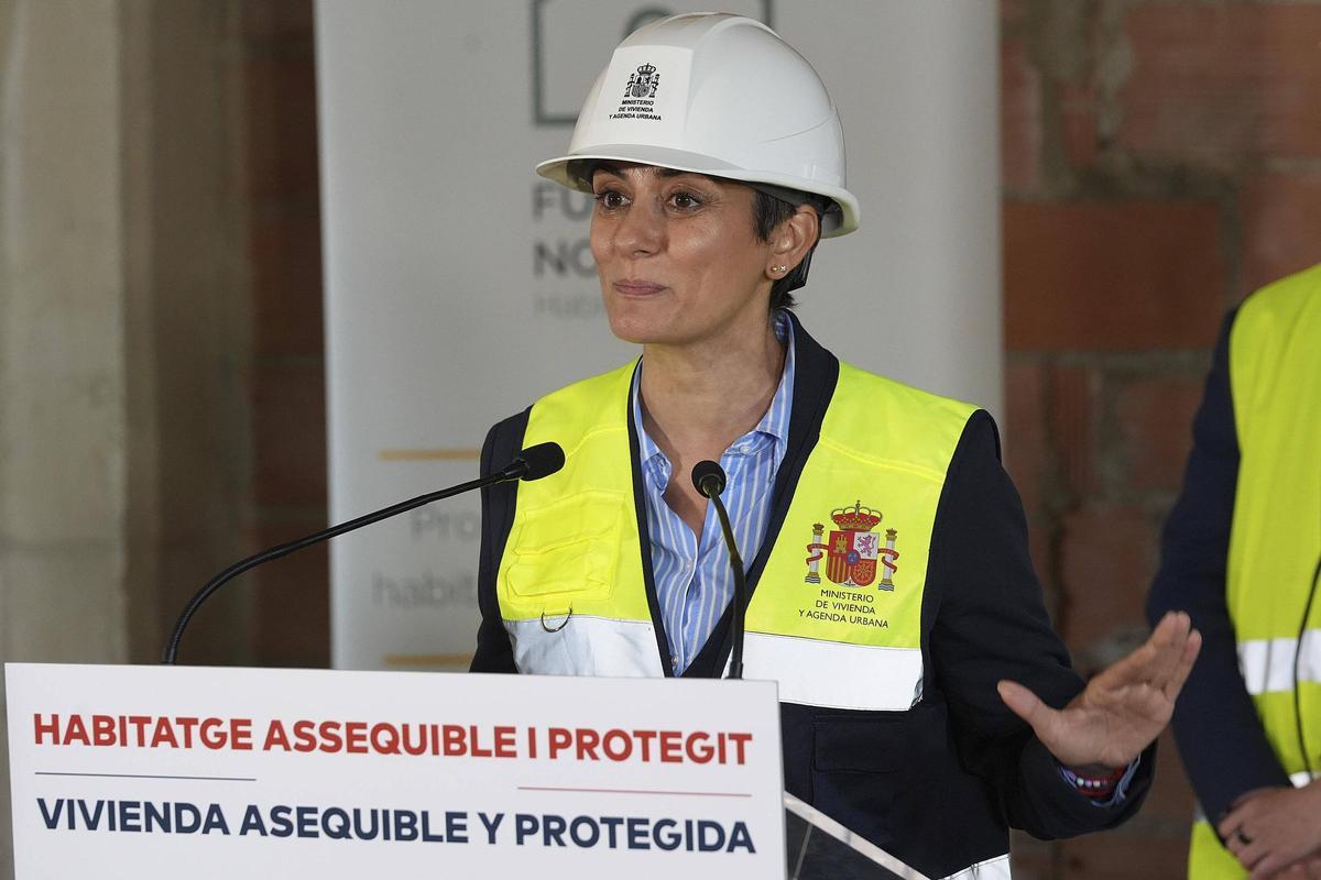 Les imatges de la visita de la ministra d'Habitatge a les obres de pisos protegits a Domeny