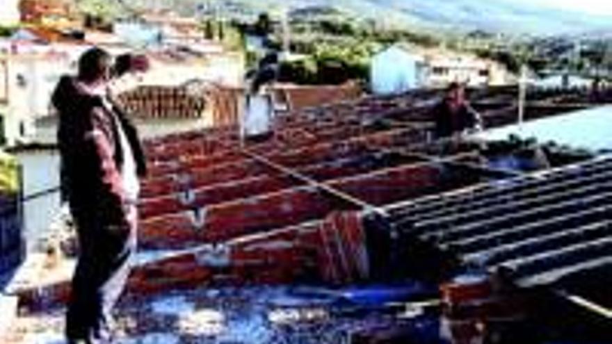 El viento daña los tejados de doce viviendas en Cabezuela