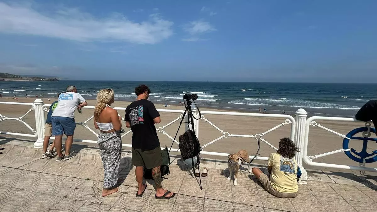 Mucho más que competición: la filosofía del "longboard" convierte a Castrillón en capital europea del surf