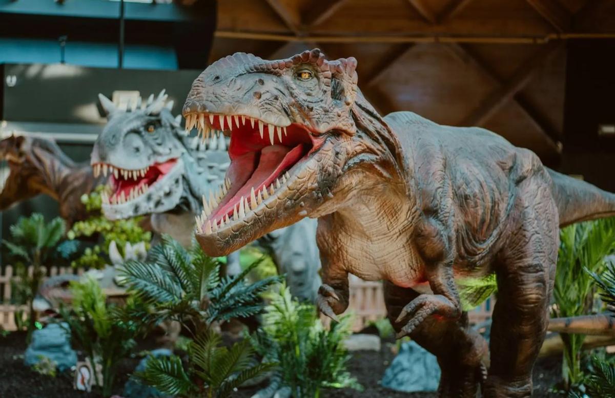 La experiencia inmersiva de Málaga en la que puedes pasear junto a dinosaurios que se mueven y rugen