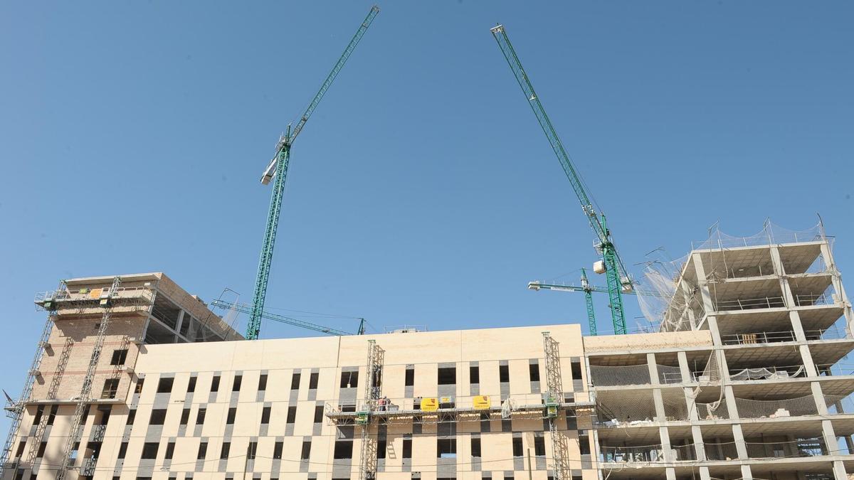 Obras para la construcción de un bloque de viviendas.