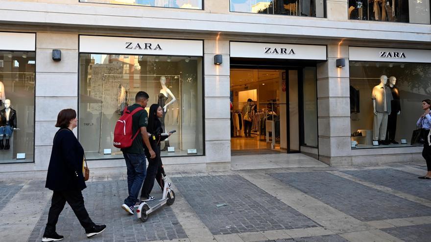 Arquitectas acuden a Zara para analizar el edificio del centro de Castelló