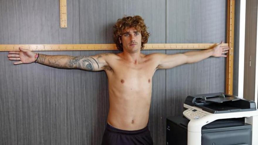 Griezmann se somete al reconocimiento médico en el Camp Nou