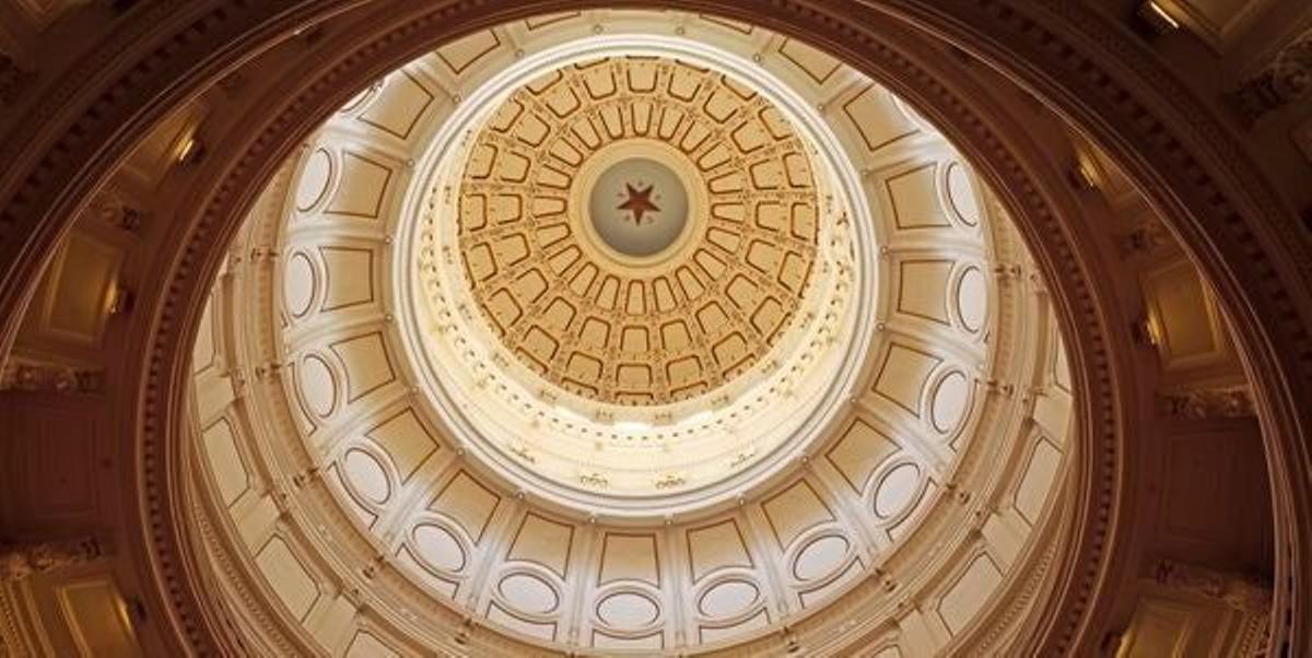 Vista interior de la cúpula del Capitolio Estatal de Texas.