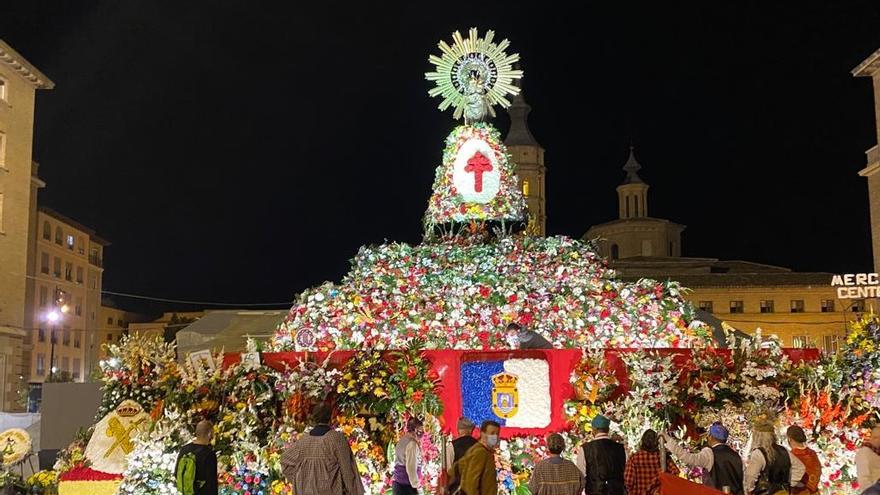 La Virgen del Pilar cuenta con una iluminación artística nocturna.