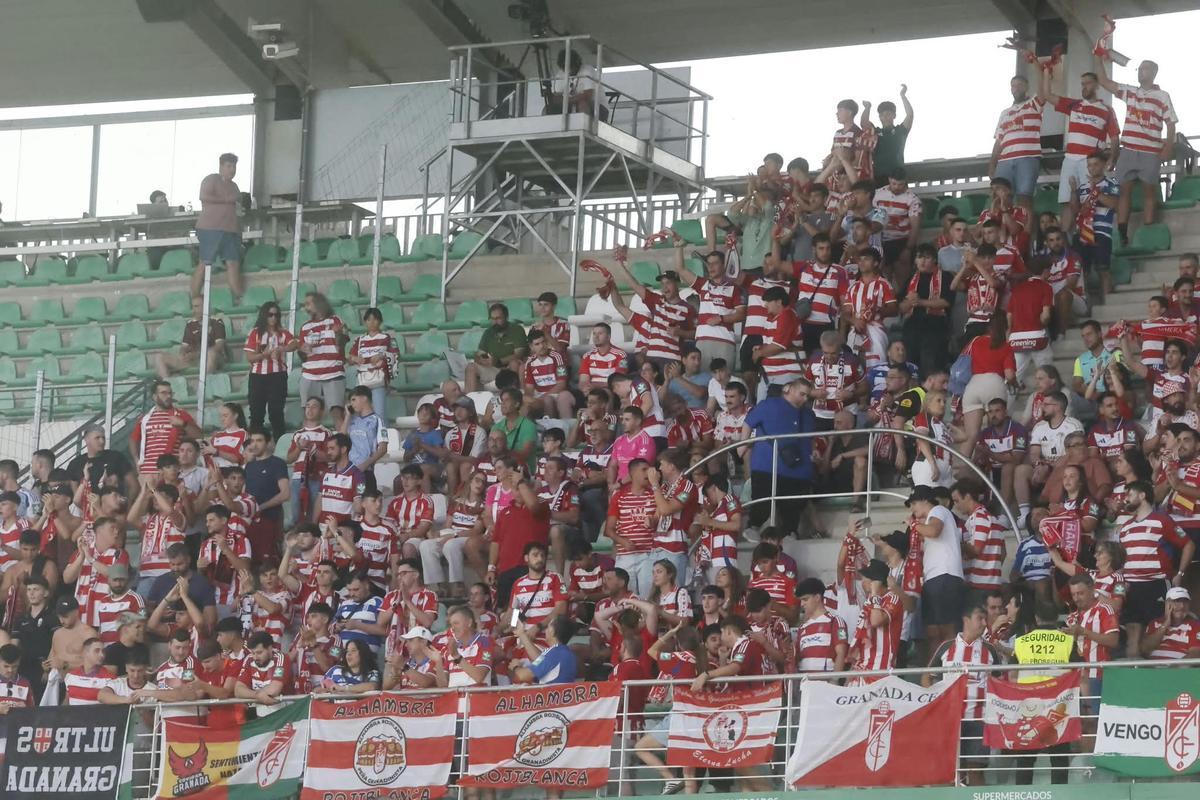 Córdoba CF-Granada | Las imágenes de la afición en El Arcángel