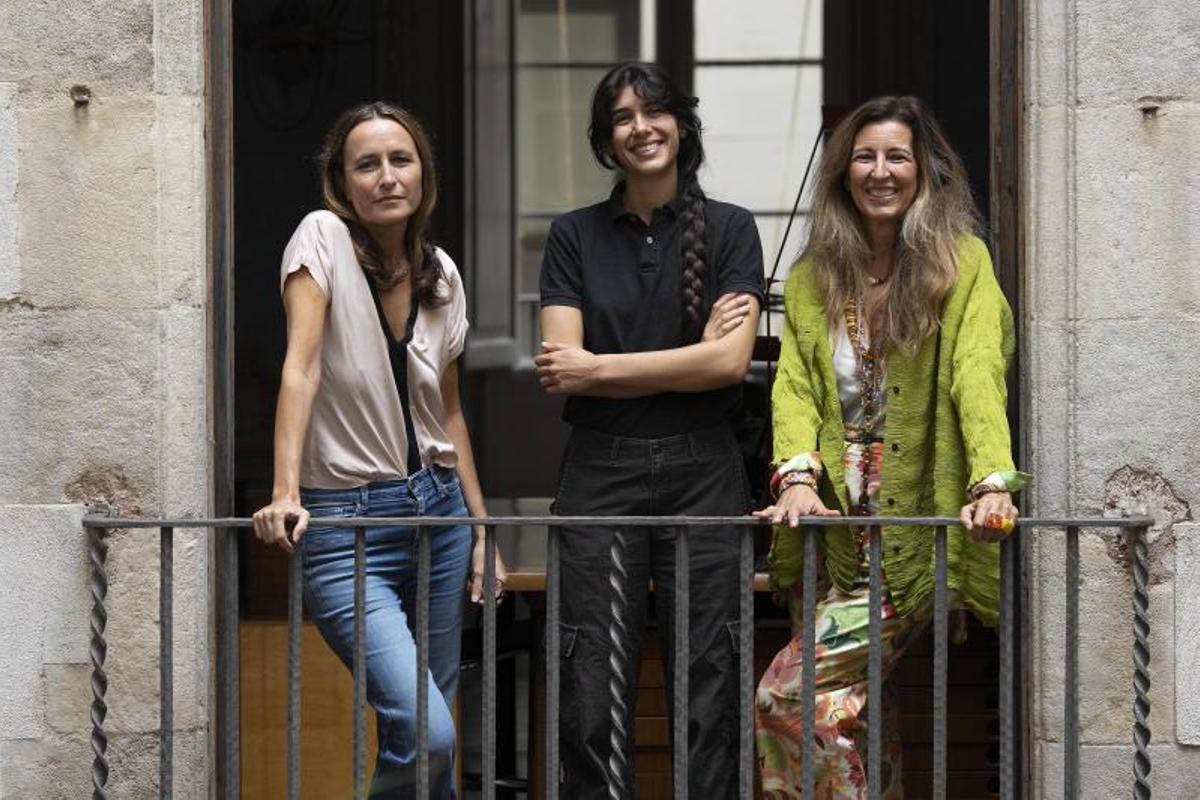 Maria Mauti, Caterina Miralles y Benedetta Tagliabue, el pasado miércoles en el piso de la calle de Mercaders.