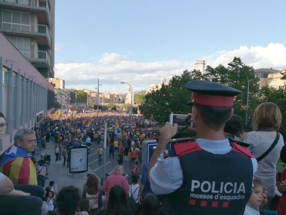 Manifestació històrica a Girona durant l''aturada general per rebutjar la violència policial l''1-O