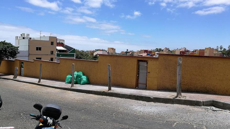 Aspecto, este mediodía, de los árboles talados en la calle La Rocha.