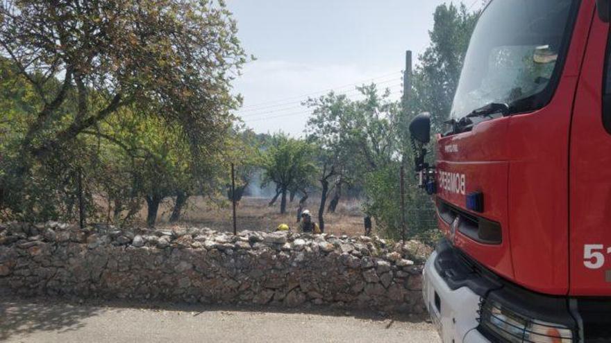 Efectivos de los Bombers, en el lugar del incendio