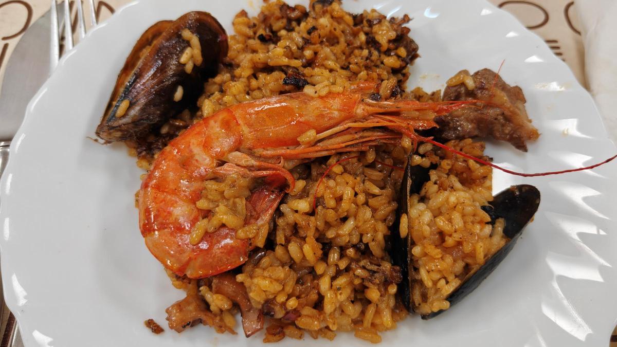 La paella del menú del día del Ateneu Hortenc.