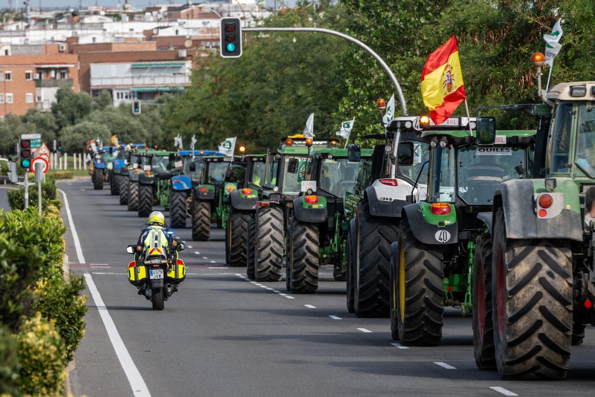 Tractorada a su paso por calles de Madrid.