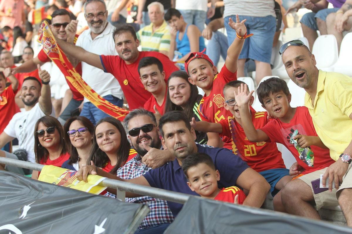 Aficionados en el encuentro de ‘La Rojita’