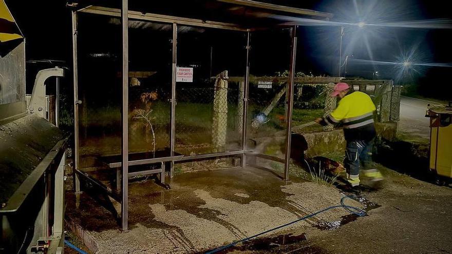 Ribadumia prepara las paradas del autobús para el nuevo curso