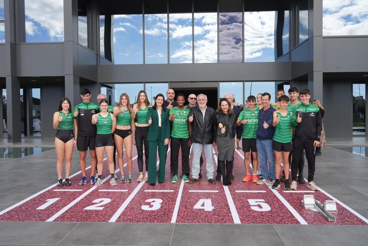 Imagen tras la presentación de las nuvas camisetas del Facsa Playas.