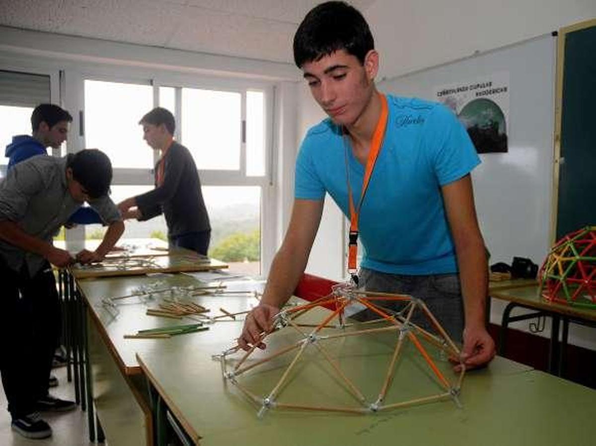 Forcarei toca la ciencia  con sus propias manos