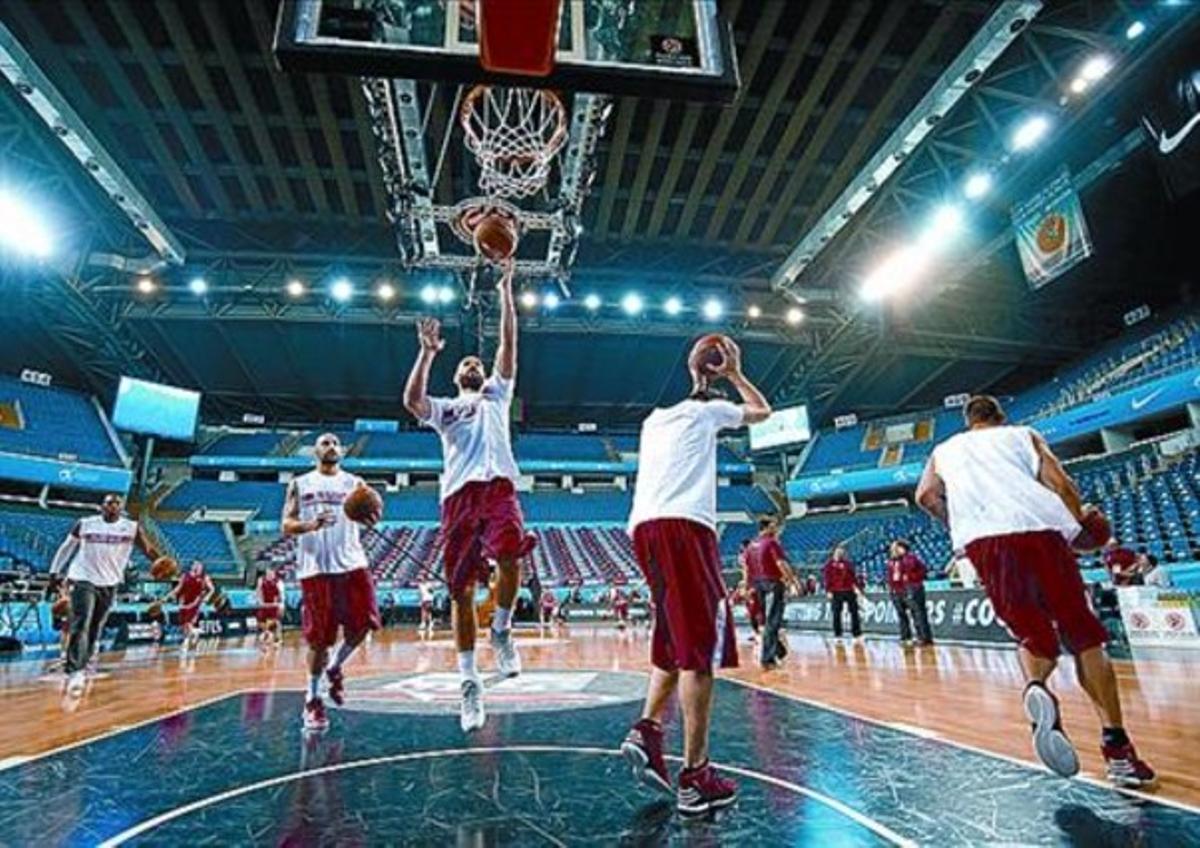 Els jugadors de l’Olympiacos, ahir entrenant-se a Istanbul.