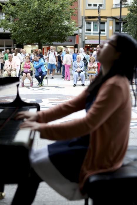 Maratón de piano en el Paseo de Begoña de Gijón