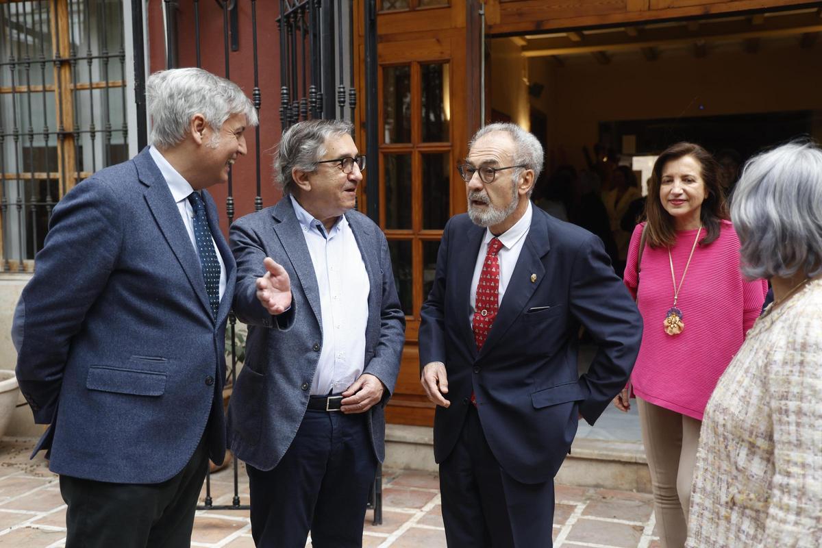 El conseller de Cultura, José Antonio Rovira, y el nuevo presidente del CVC, José María Lozano.