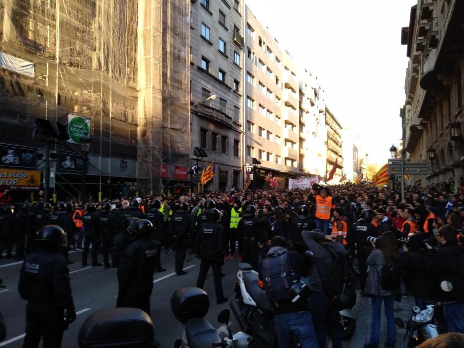 Talls i protestes a Bacelona per la reunió del 21D