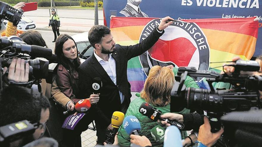 La Policía Local detiene el autobús de HazteOír antes de entrar en València