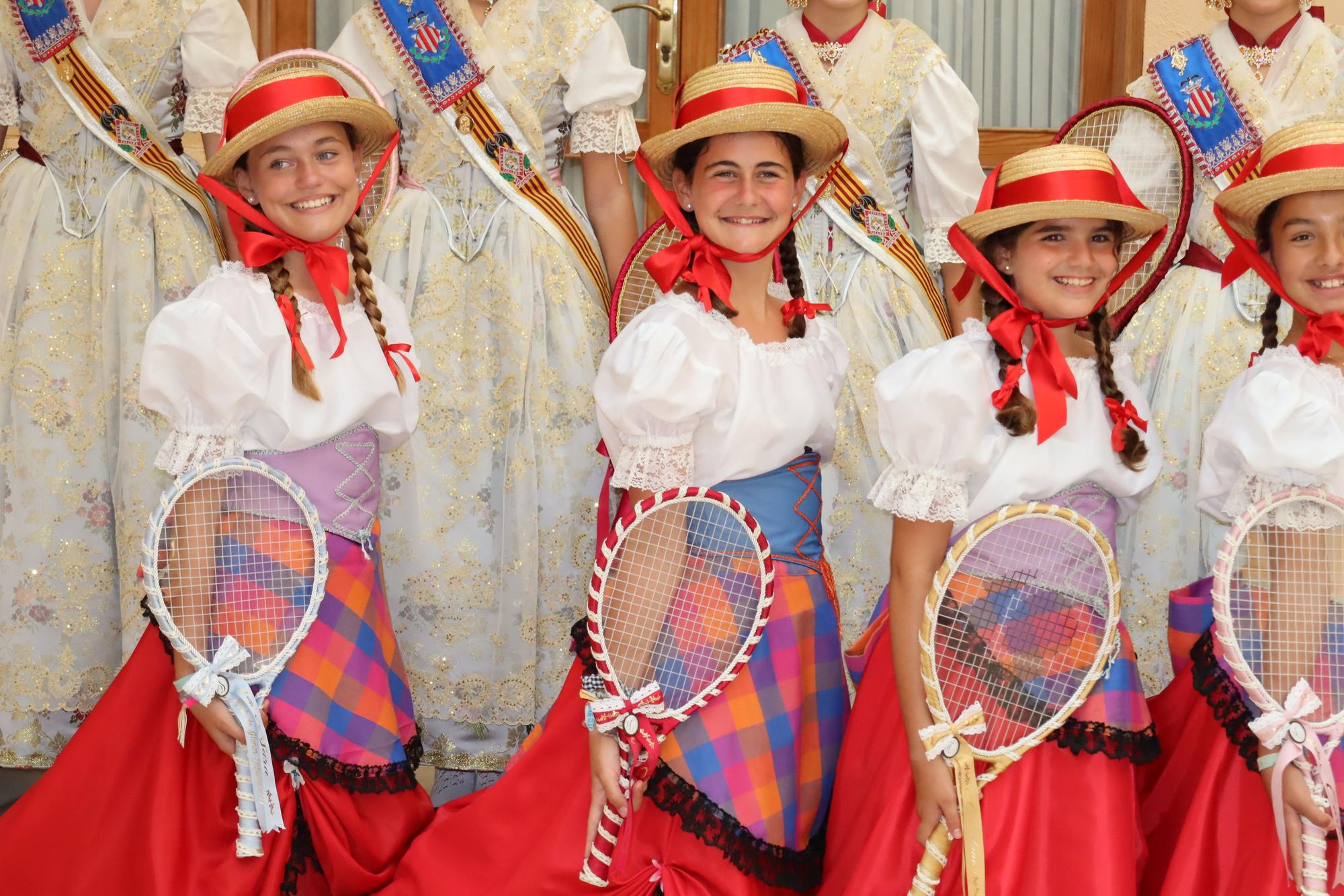 La Batalla de Flores reúne a las falleras de 2022 y 2023