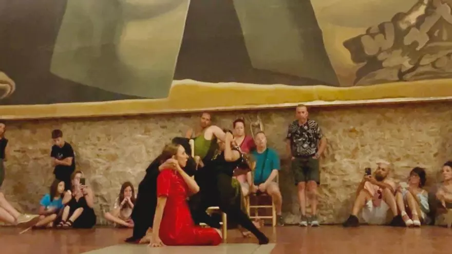 Les pintures de Dalí cobren vida i ballen entre els visitants de les nits al Museu