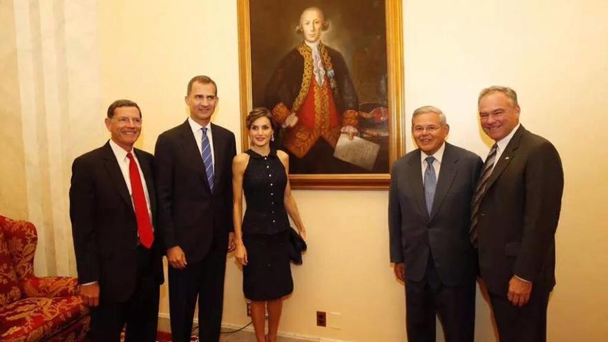 Los Reyes posan en EEUU ante el retrato de Bernardo de Gálvez