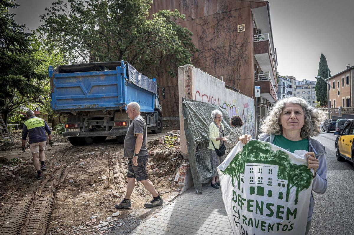 Comienzan las obras en Can Raventós, la última masía virgen de Sarrià: casi 60 pisos de lujo y 22 árboles talados.