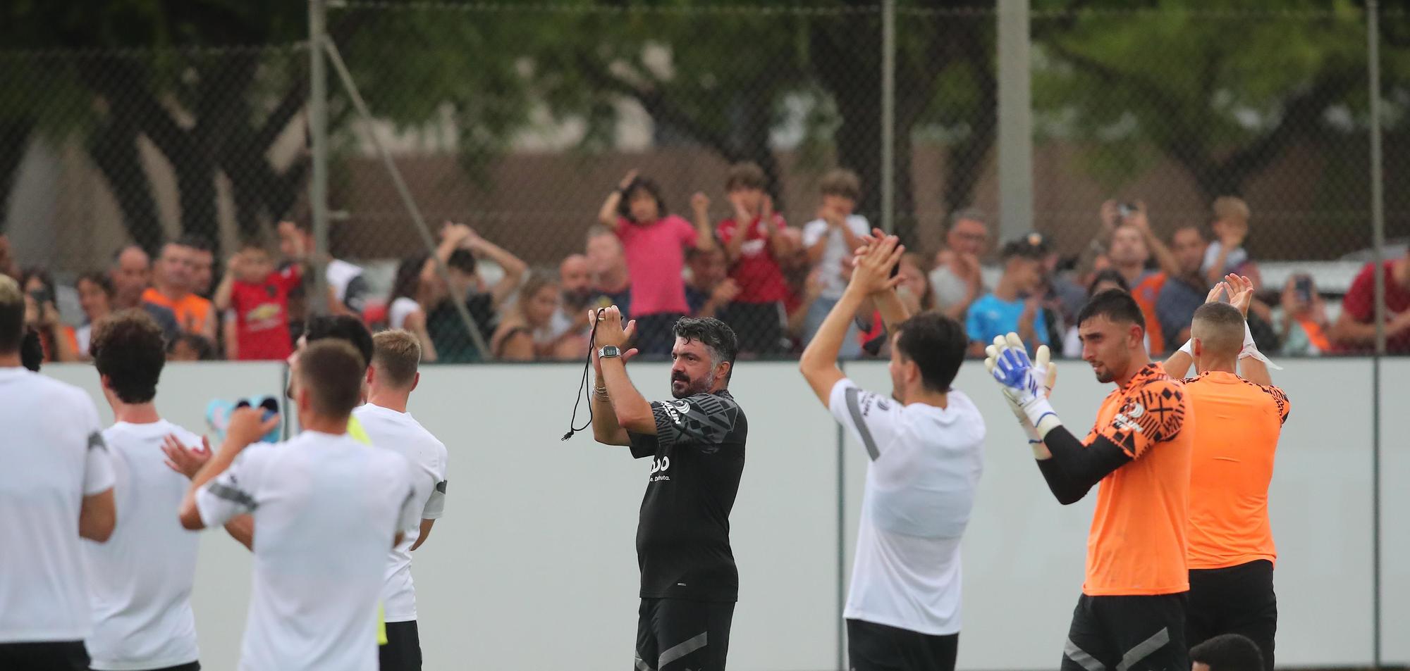 Las mejores imágenes del segundo entrenamiento del Valencia CF a puerta abierta en Paterna