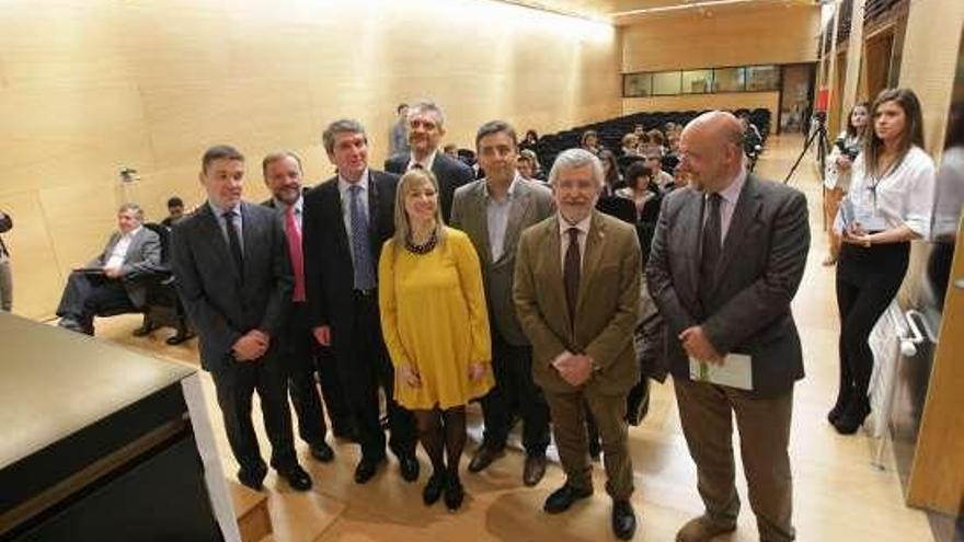 Autoridades y técnicos, en la inauguración.  // Jesús Regal