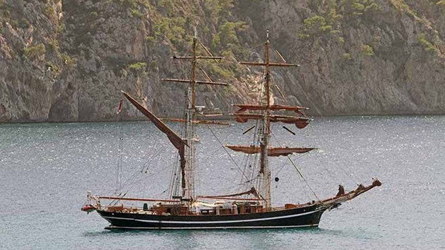 Der Zweimaster &quot;Eye of the Wind&quot; vor der mallorquinischen Küste.