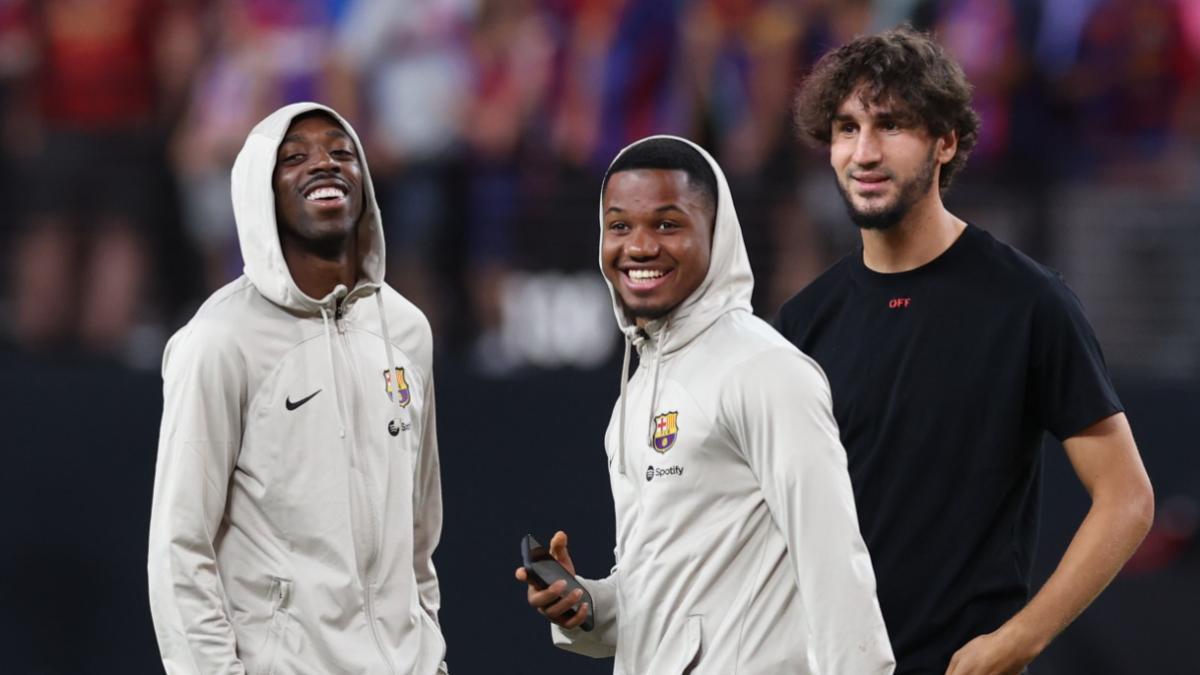 Ousmane Dembélé junto a Ansu Fati en la previa del Milan-Barça en Las Vegas