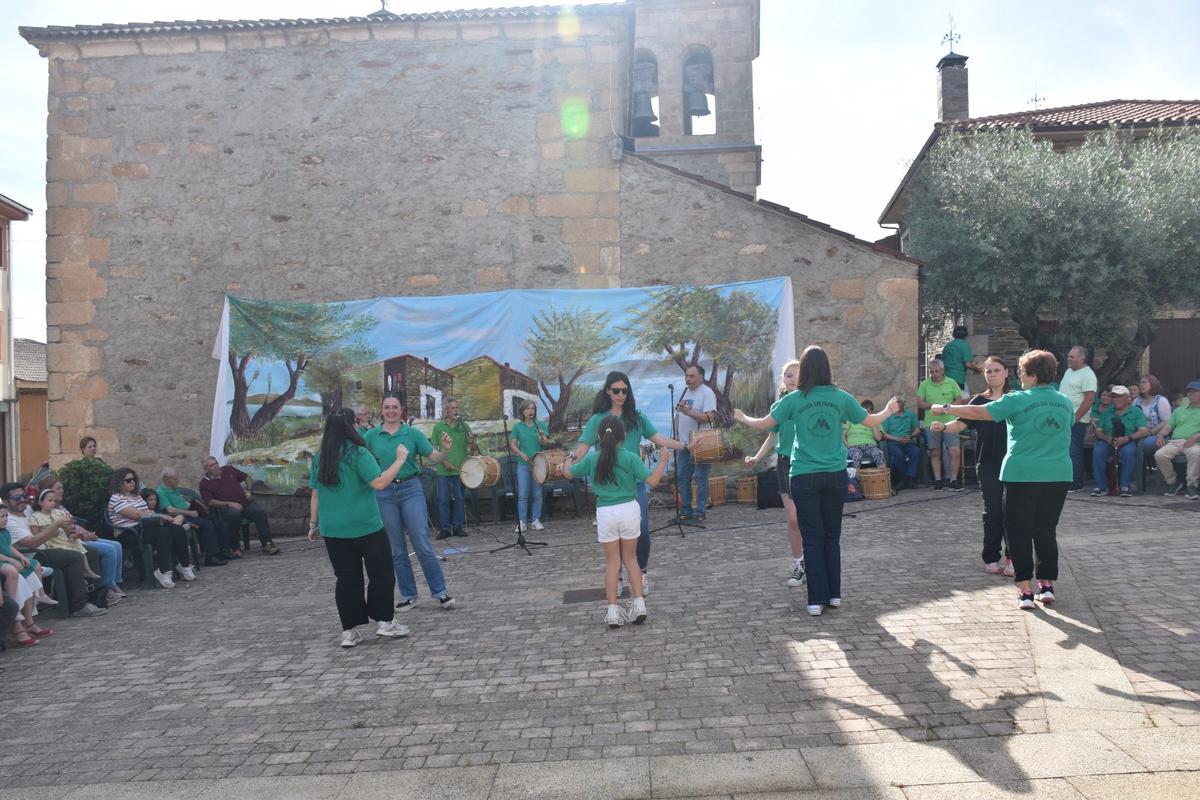 La actuación de Aulas de Aliste en Trabazos pone el broche perfecto a un curso de aniversario