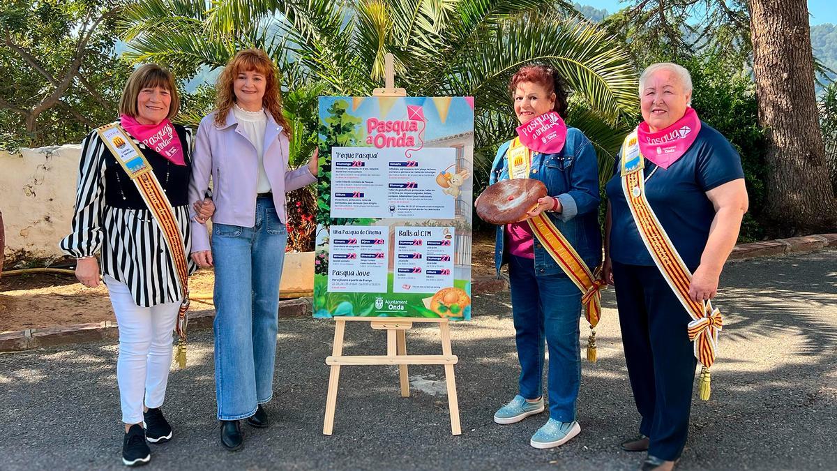 La concejala del Ermitorio del Salvador, Maribel Raigada, ha sido la encargada de presentar el cartel de ‘Pasqua a Onda 2025'.