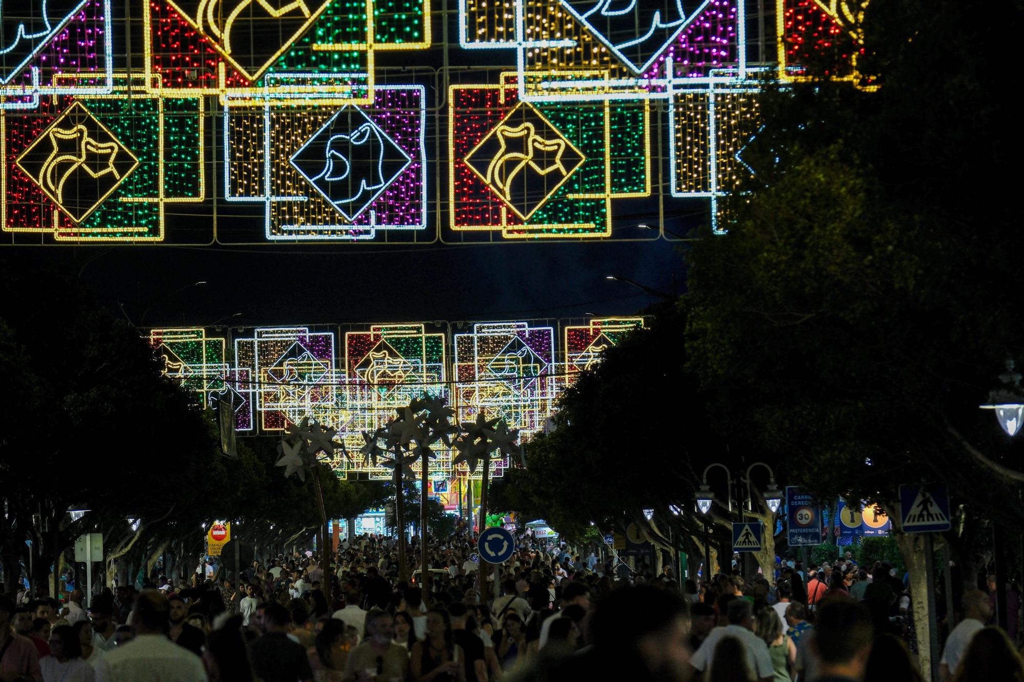 Así ha sido el Pregón del Kanka y el encendido de luces en la primera noche de la Feria de Málaga